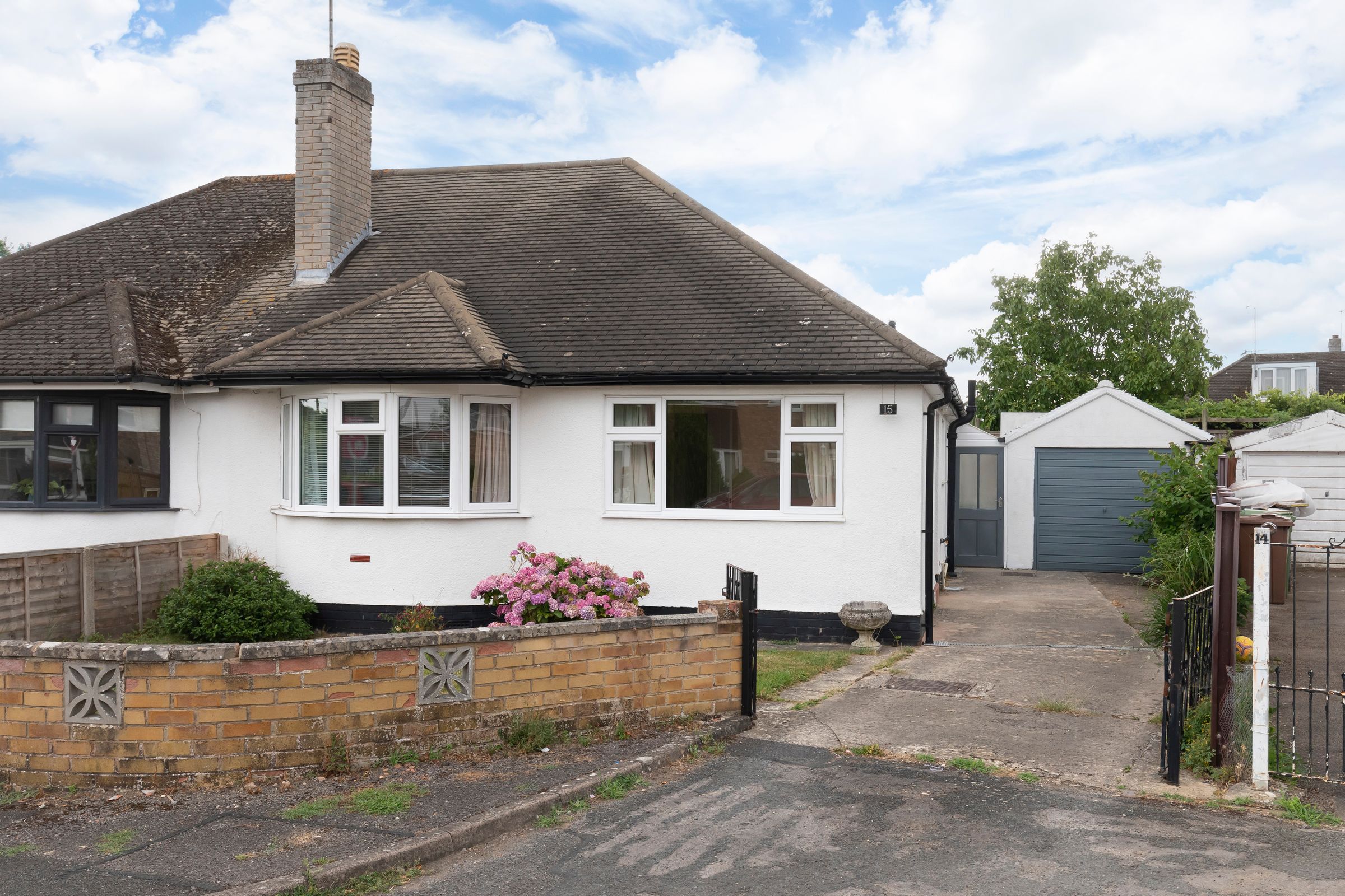 2 bed detached bungalow to rent in Winton Road, Cheltenham GL51 Zoopla