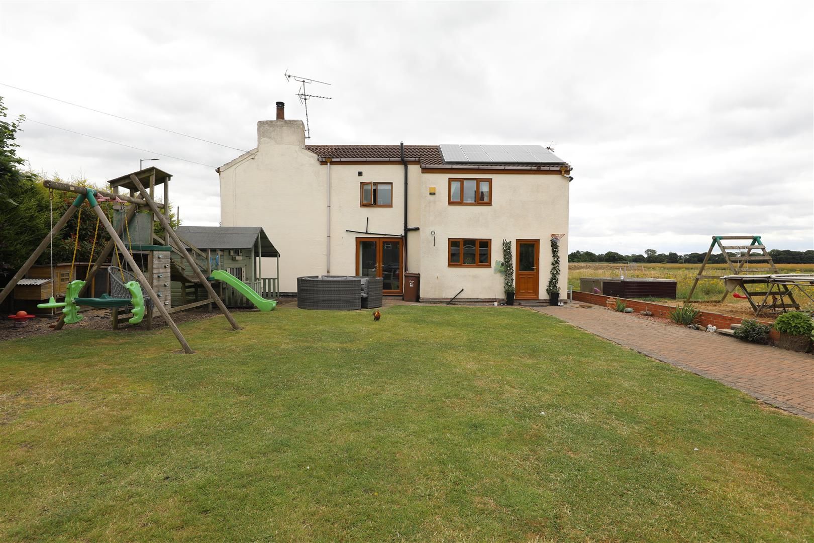 3 bed semidetached house for sale in Hull Road, Woodmansey, Beverley