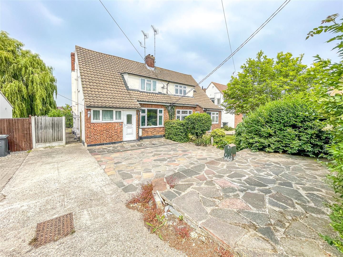 3 bed property for sale in Southend Road, Hockley SS5 Zoopla