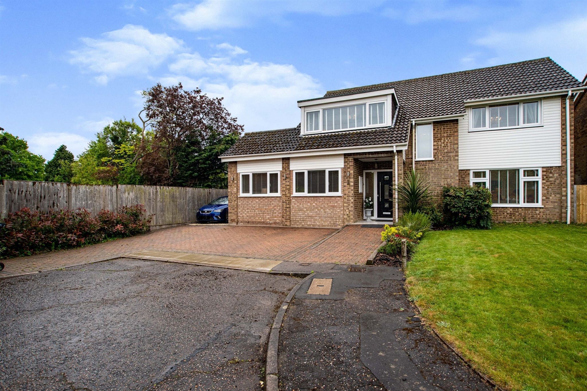 4 bed detached house for sale in Thorncroft, Hemel Hempstead HP3 Zoopla