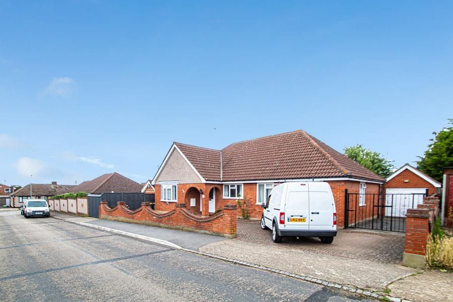 3 bed detached bungalow to rent in Louis Drive, Rayleigh SS6 Zoopla