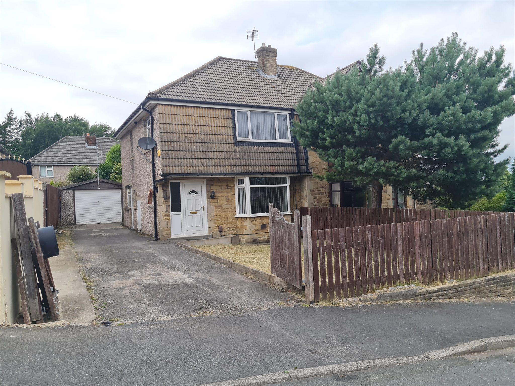 3 bed semidetached house for sale in Grey Friar Walk, Great Horton