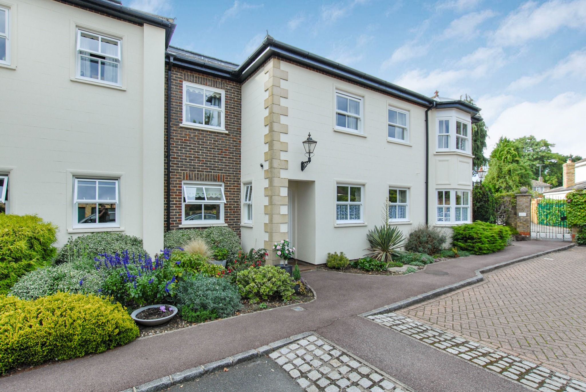 2 bed flat for sale in St. Judes Close, Englefield Green, Egham TW20