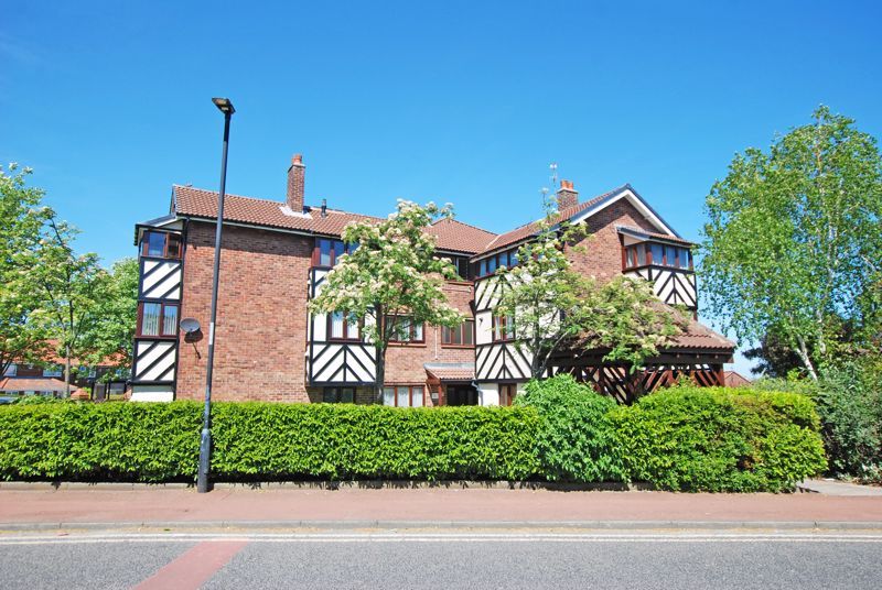 2 bed flat for sale in Kirkwood Drive, Kenton, Newcastle Upon Tyne NE3