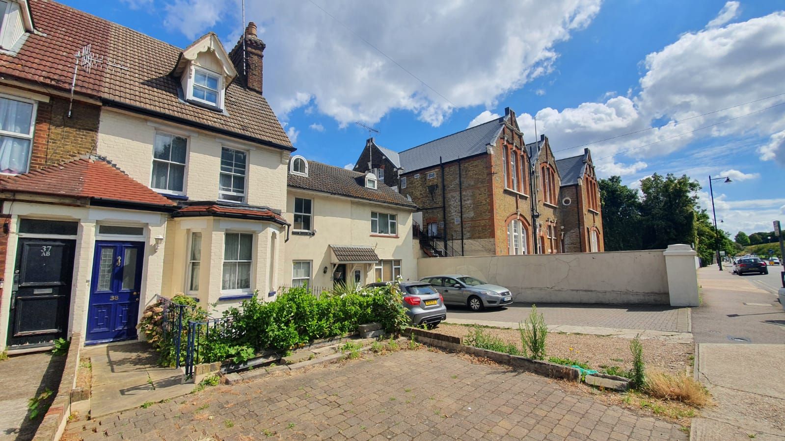 7 bed end terrace house for sale in New Road, Chatham, Kent. ME1 Zoopla