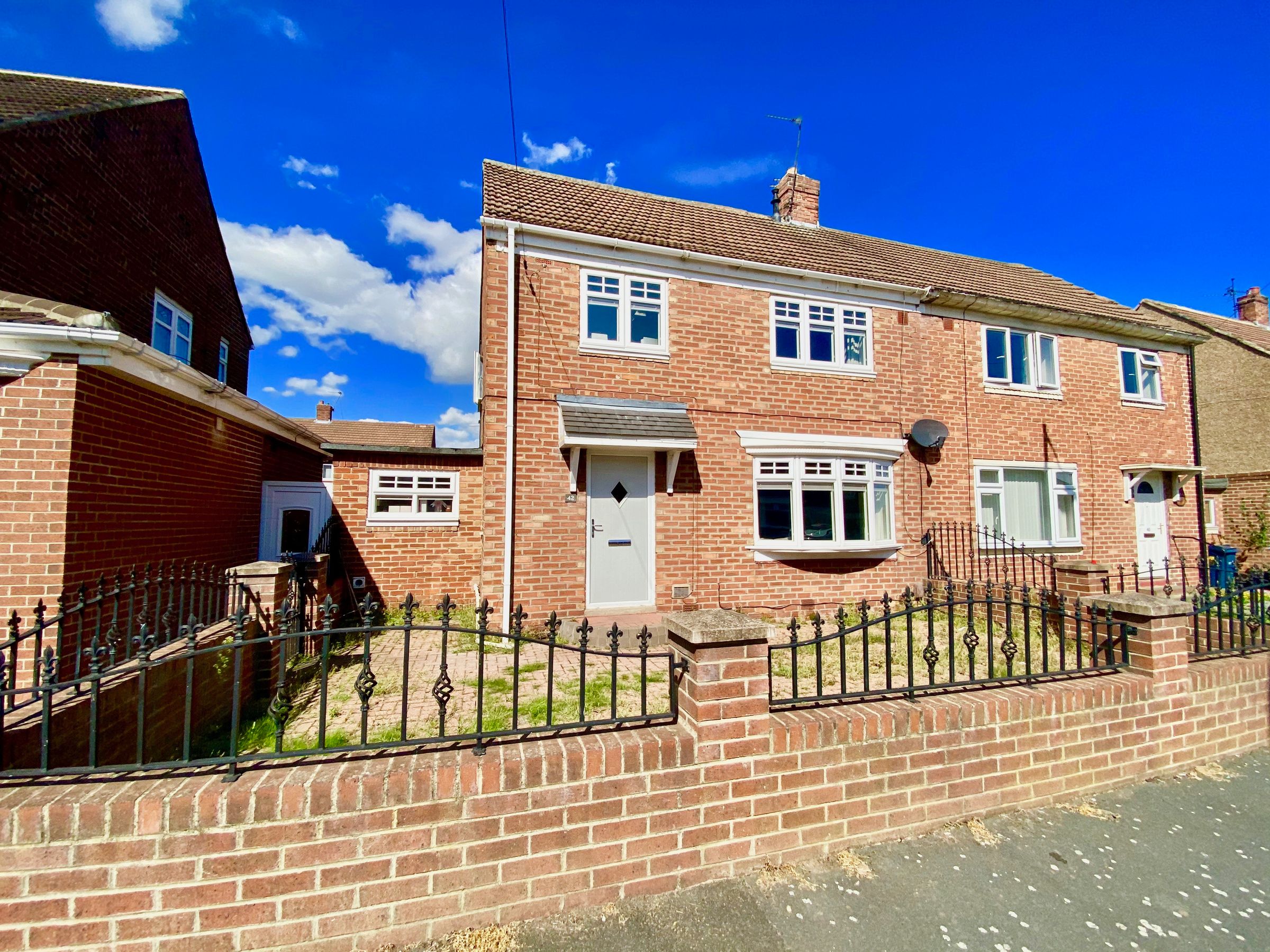 3 bed semidetached house for sale in Rochdale Road, Redhouse