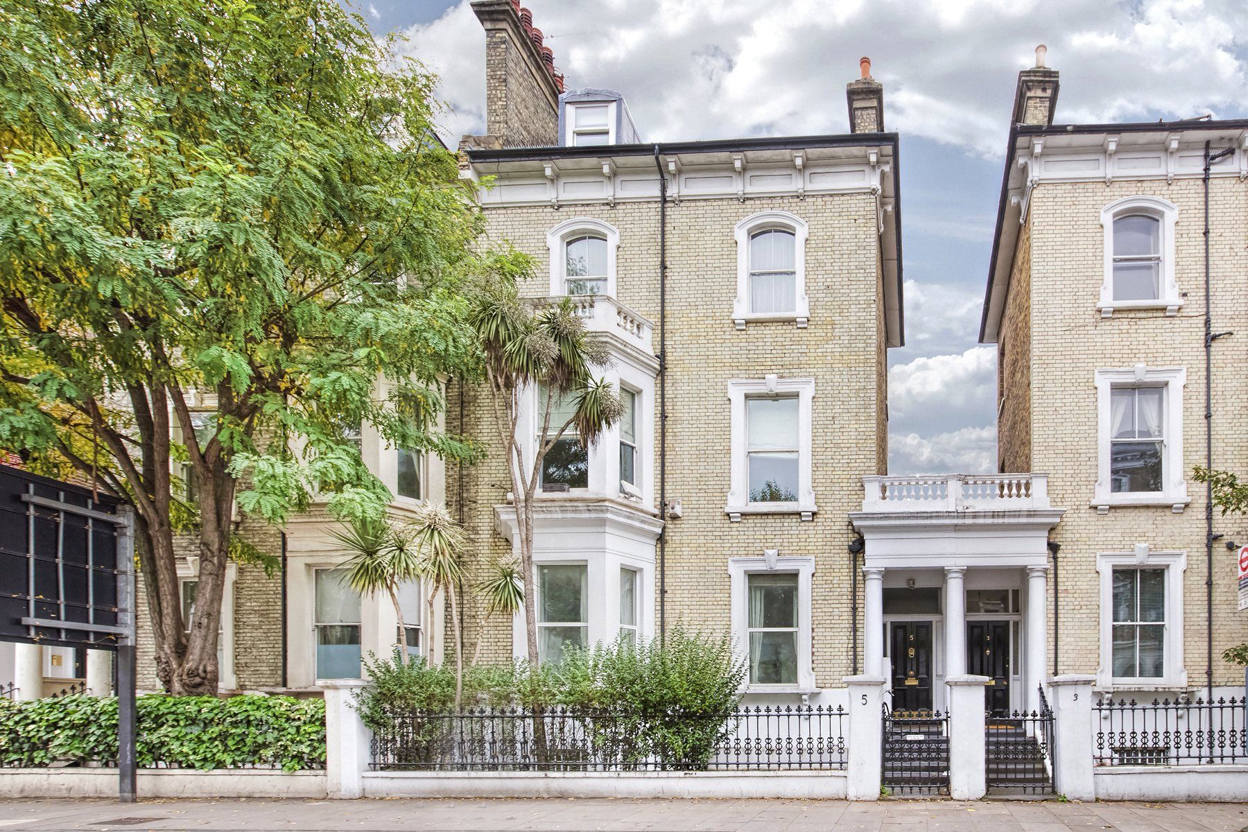 2 bed flat for sale in Redcliffe Gardens, West Chelsea, London SW10