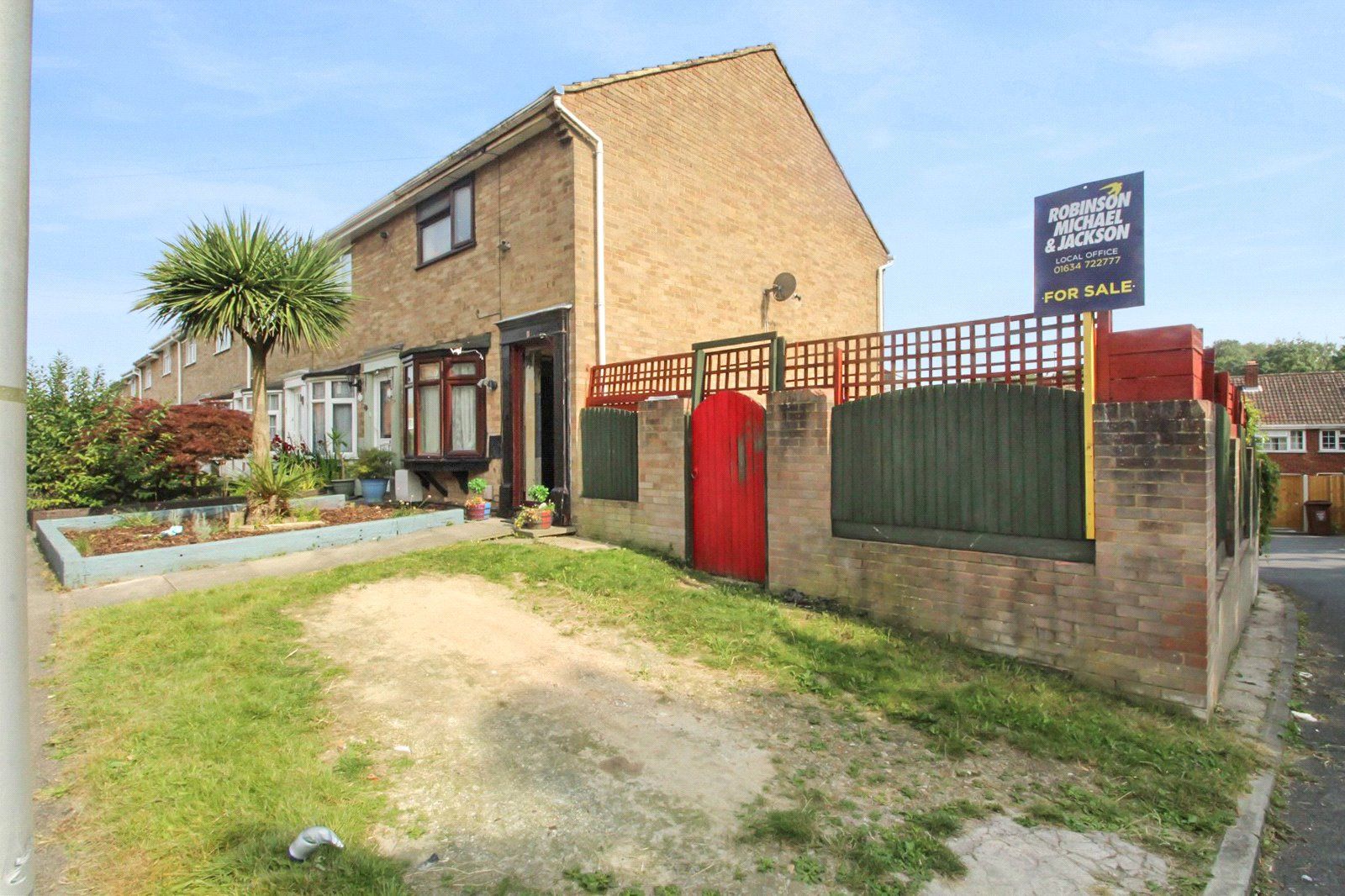 2 bed end terrace house for sale in Elgin Gardens, Strood, Kent ME2