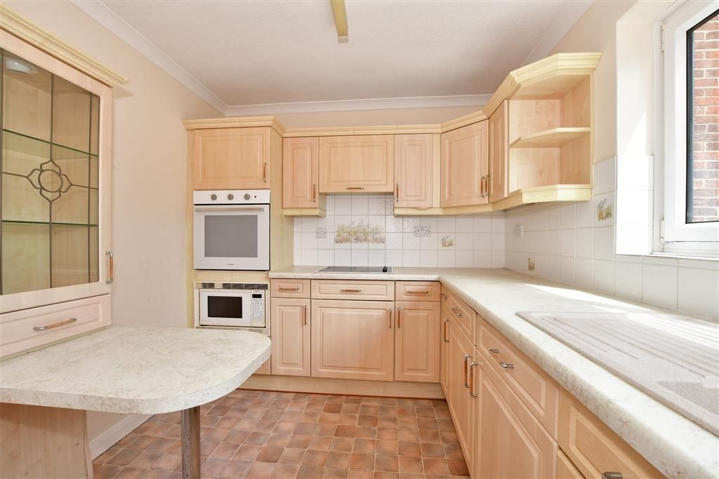 2 bed flat for sale in Wellington Road, Deal, Kent CT14 Zoopla