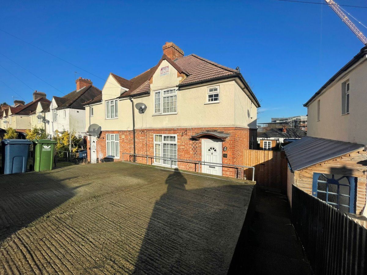 3 bed semidetached house to rent in Suffield Road, High HP11