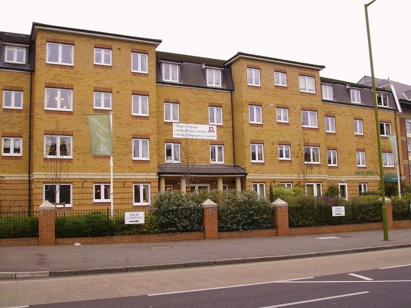 1 bed flat for sale in Cliff Richard Court, Cheshunt EN8 Zoopla