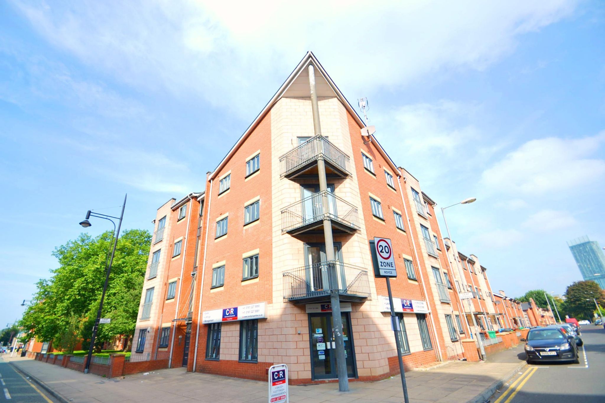 2 bed flat to rent in Stretford Road, Manchester, Greater Manchester