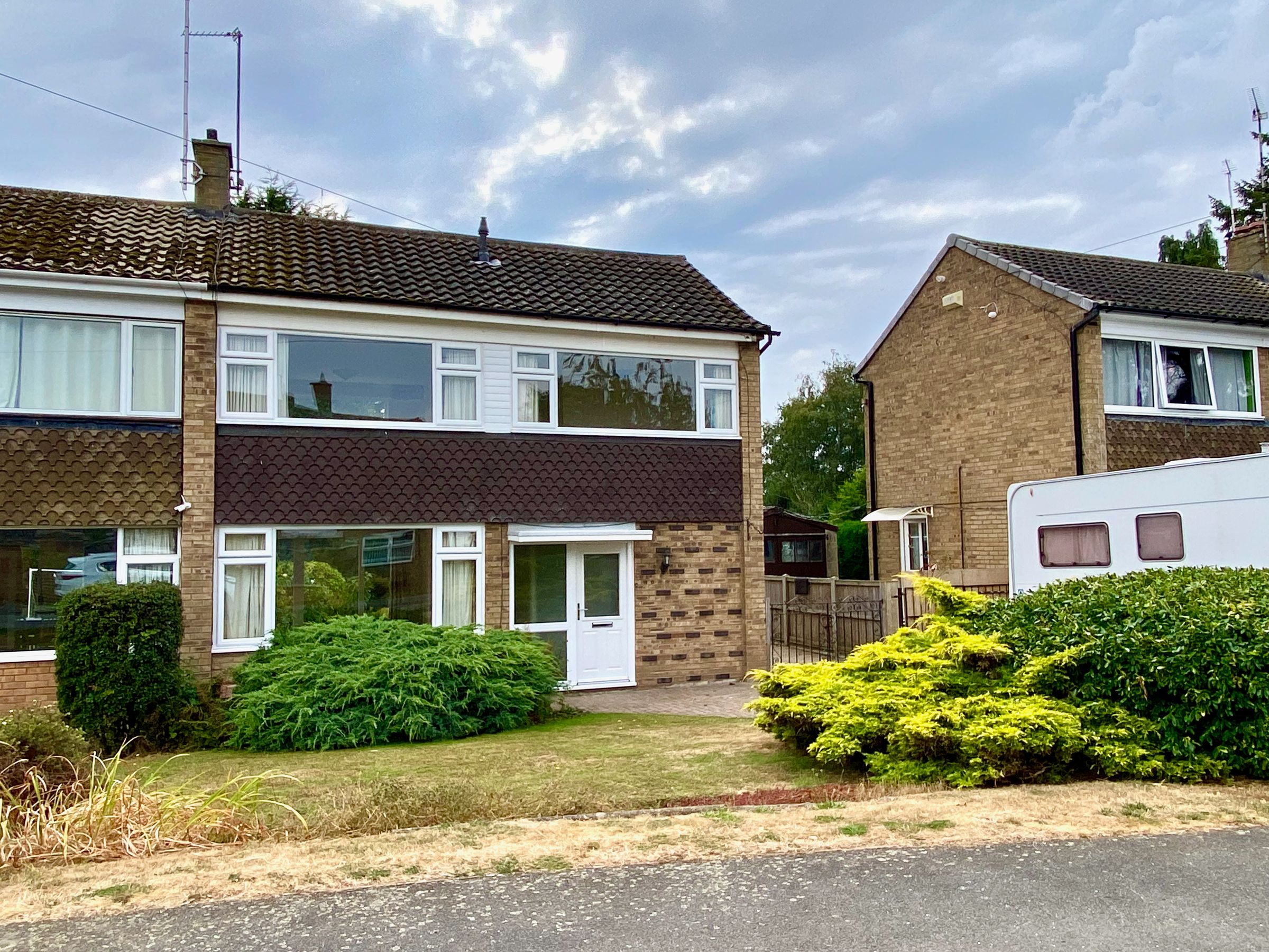 3 bed semidetached house to rent in Bradbury Road, Newnham, Daventry