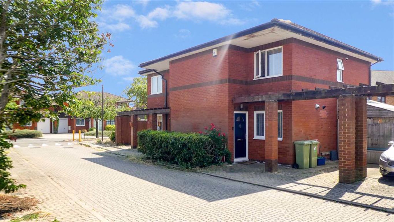 2 bed semidetached house for sale in Coriander Court, Walnut Tree