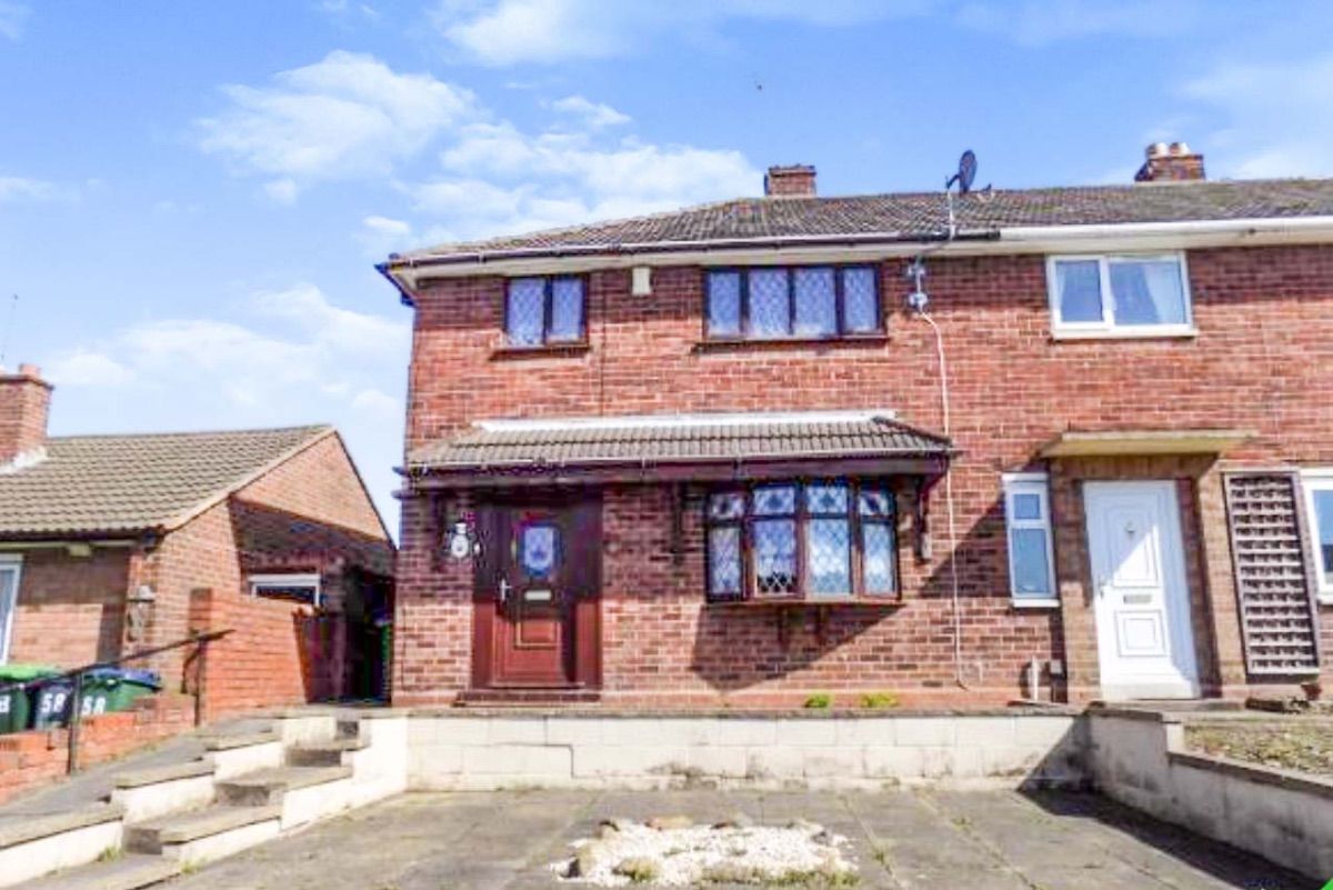 3 bed semidetached house to rent in Valley Road, Cradley Heath B64