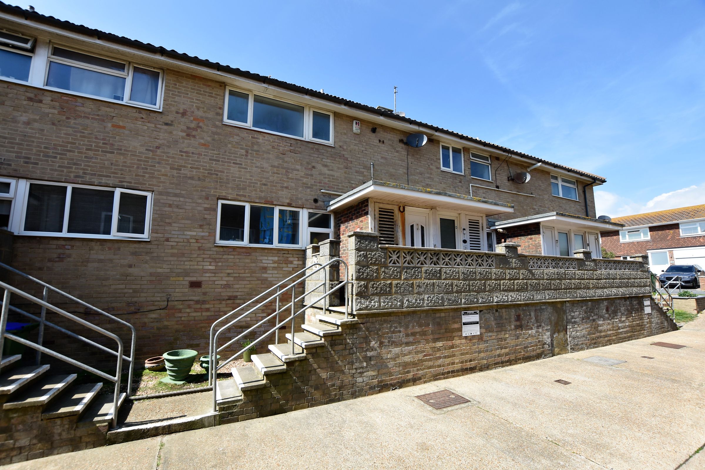 2 bed flat to rent in South Coast Road, Cliffs BN10 Zoopla