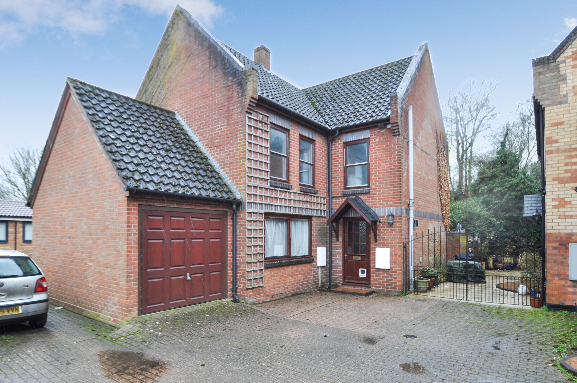 3 bed detached house for sale in Castle Hill Court, Huntingdon PE29