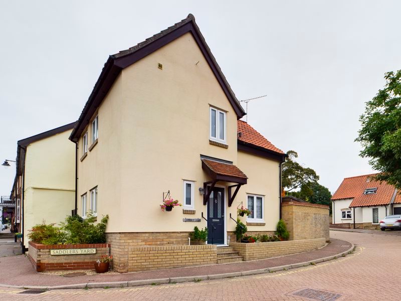 2 bed detached house for sale in Saddlers Yard, High Street, Ixworth