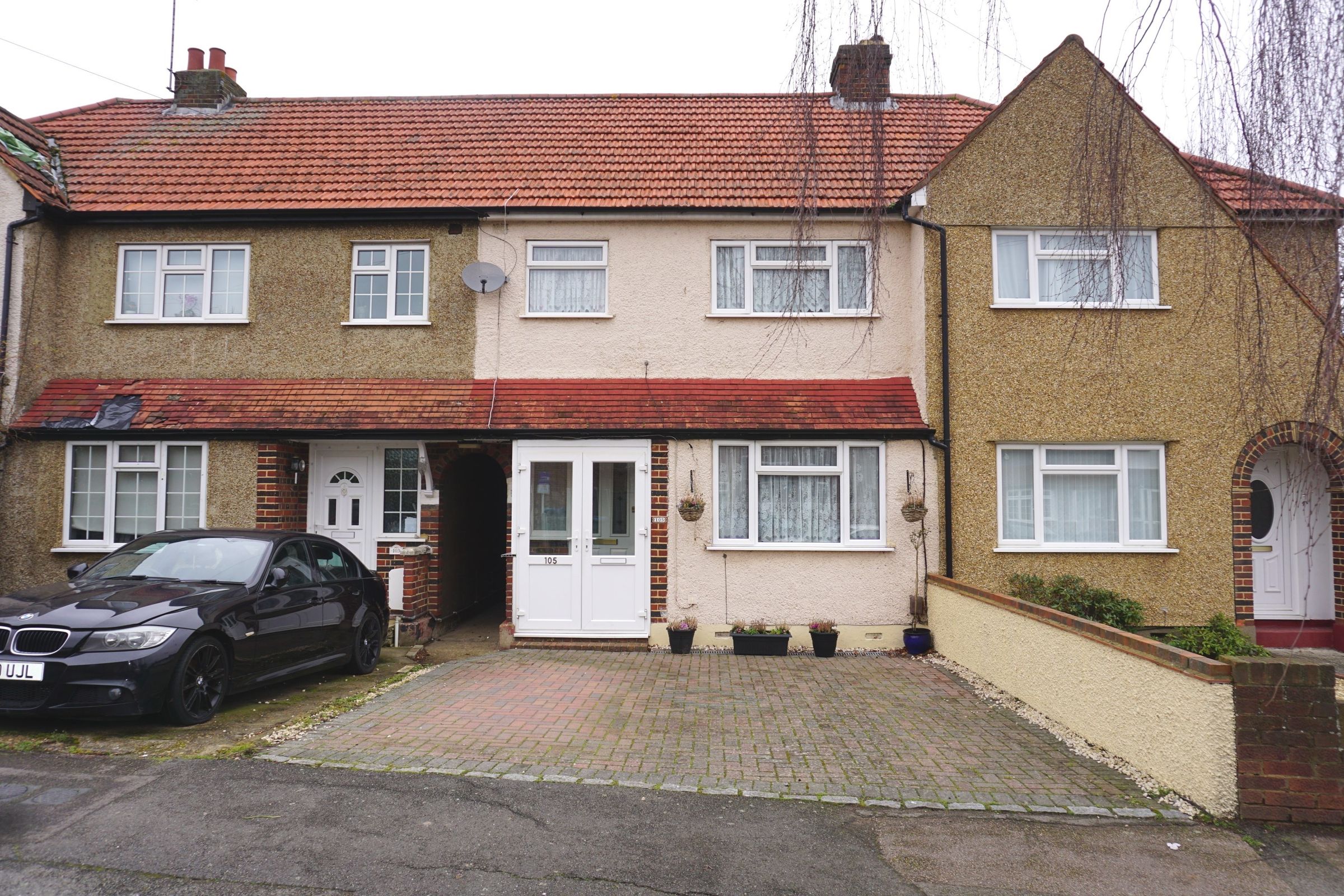 3 bed terraced house for sale in Compton Crescent, Chessington KT9 Zoopla