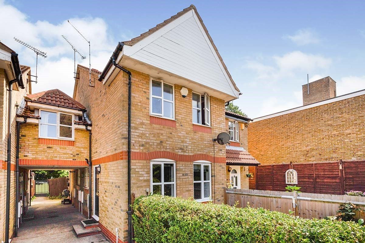 1 bed flat to rent in St. Clements Close, Northfleet, Gravesend, Kent