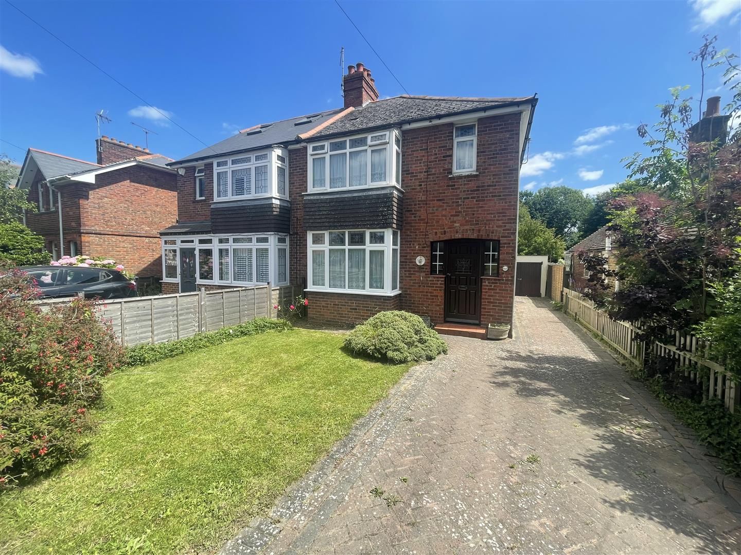 3 bed semidetached house for sale in Kingsnorth Road, Ashford, Kent
