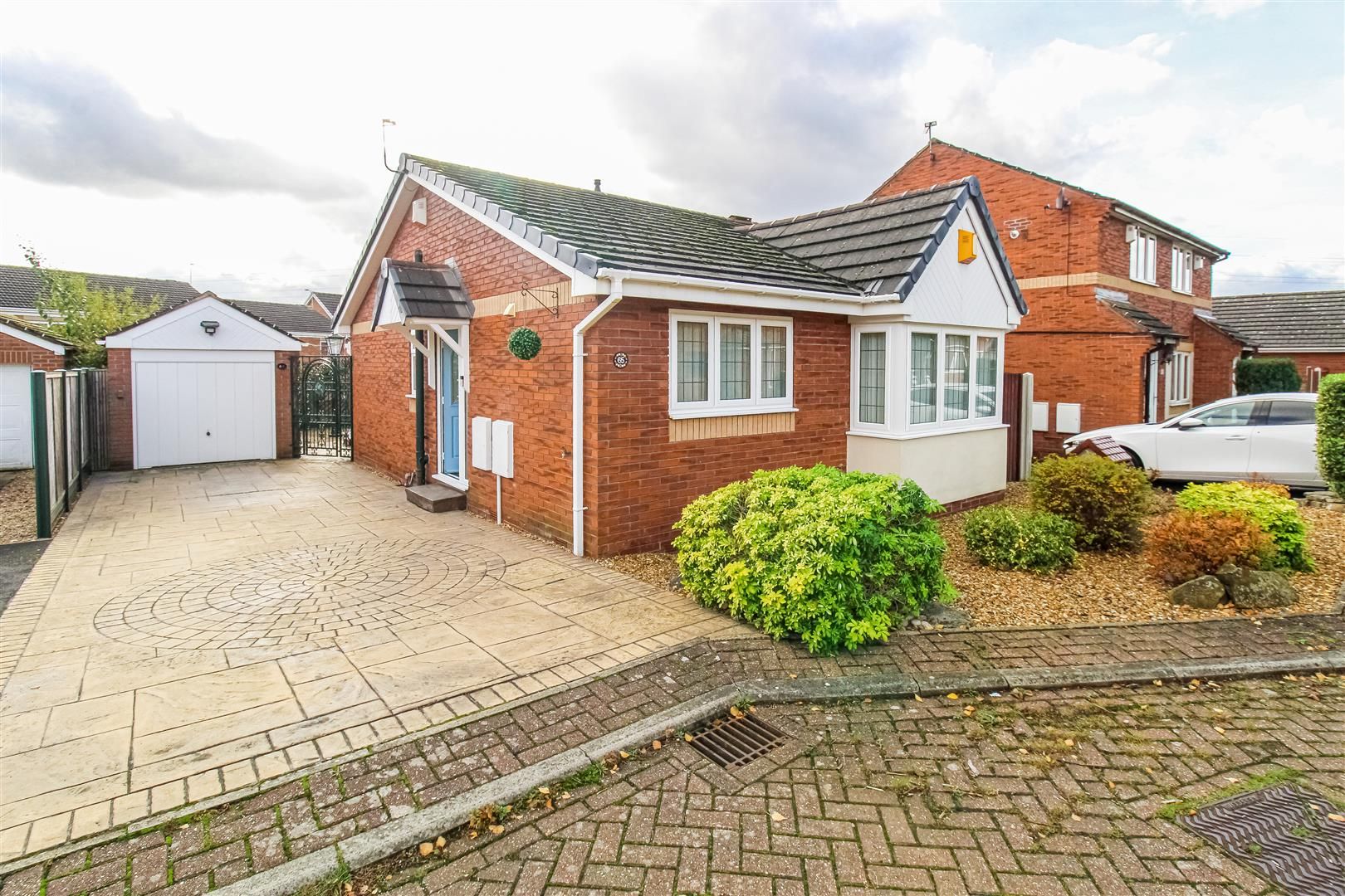 2 bed detached bungalow for sale in Clifton Avenue, Stanley, Wakefield
