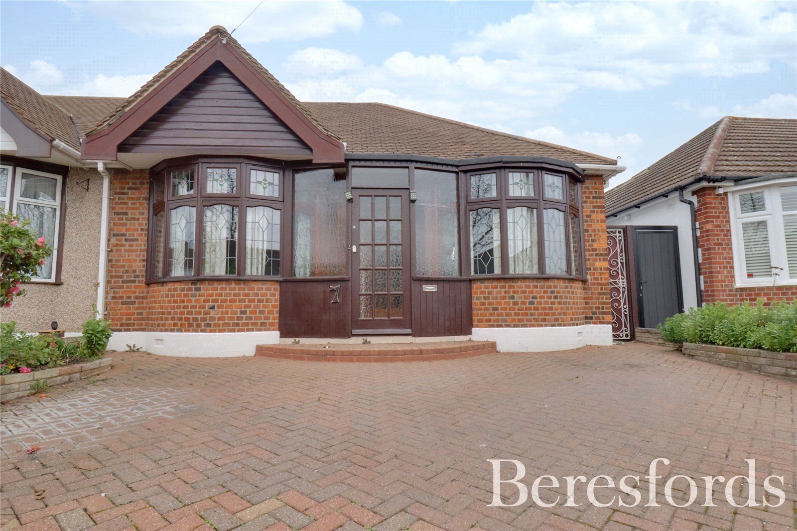 2 bed bungalow for sale in Central Drive, Hornchurch RM12 Zoopla