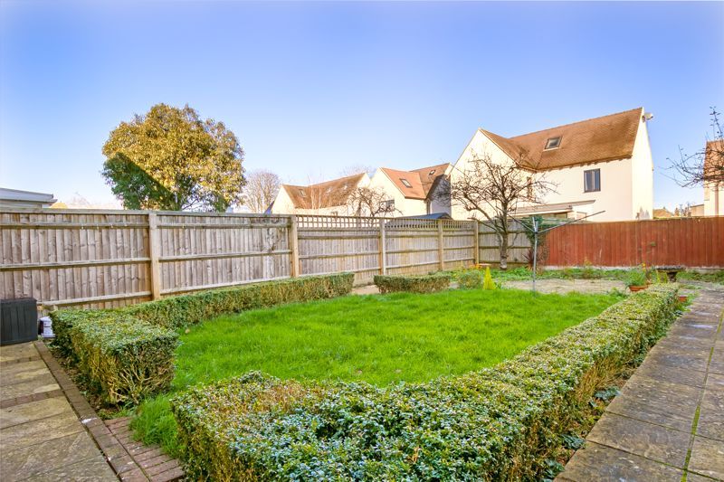 4 bed linkdetached house for sale in Blandford Road, Kidlington OX5