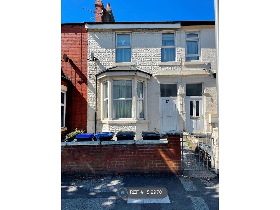 2 bed flat to rent in Buchanan Street, Blackpool FY1 Zoopla