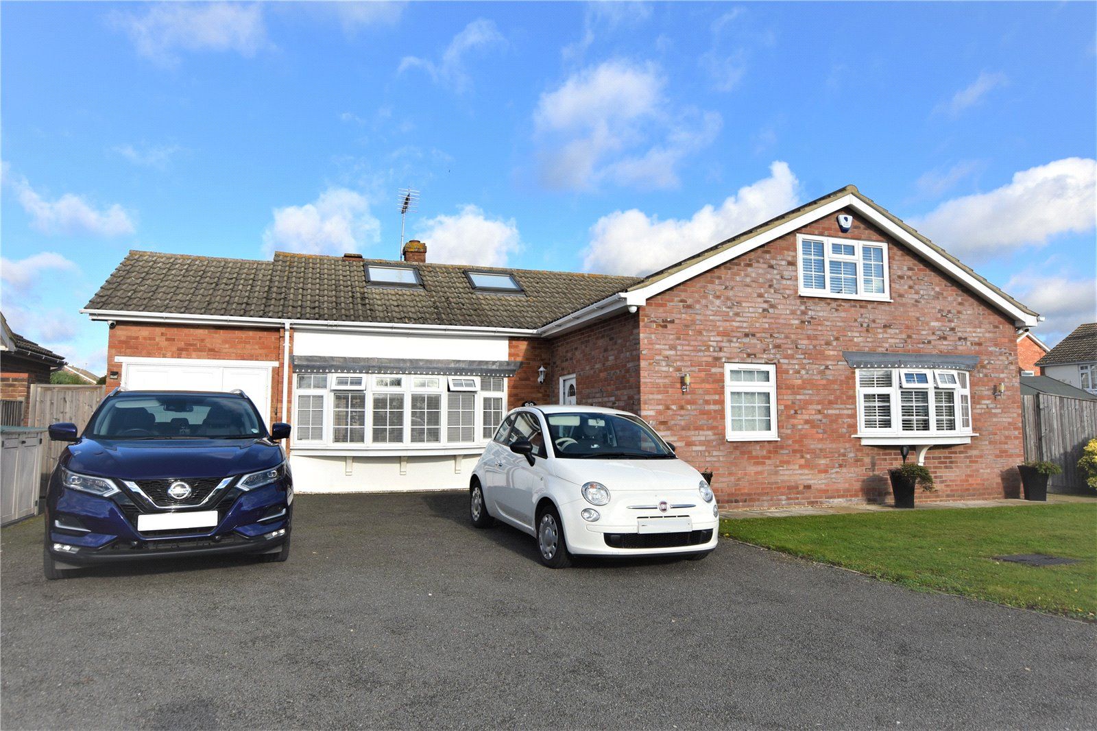 5 bed detached bungalow for sale in Green Close, Didcot, Oxfordshire