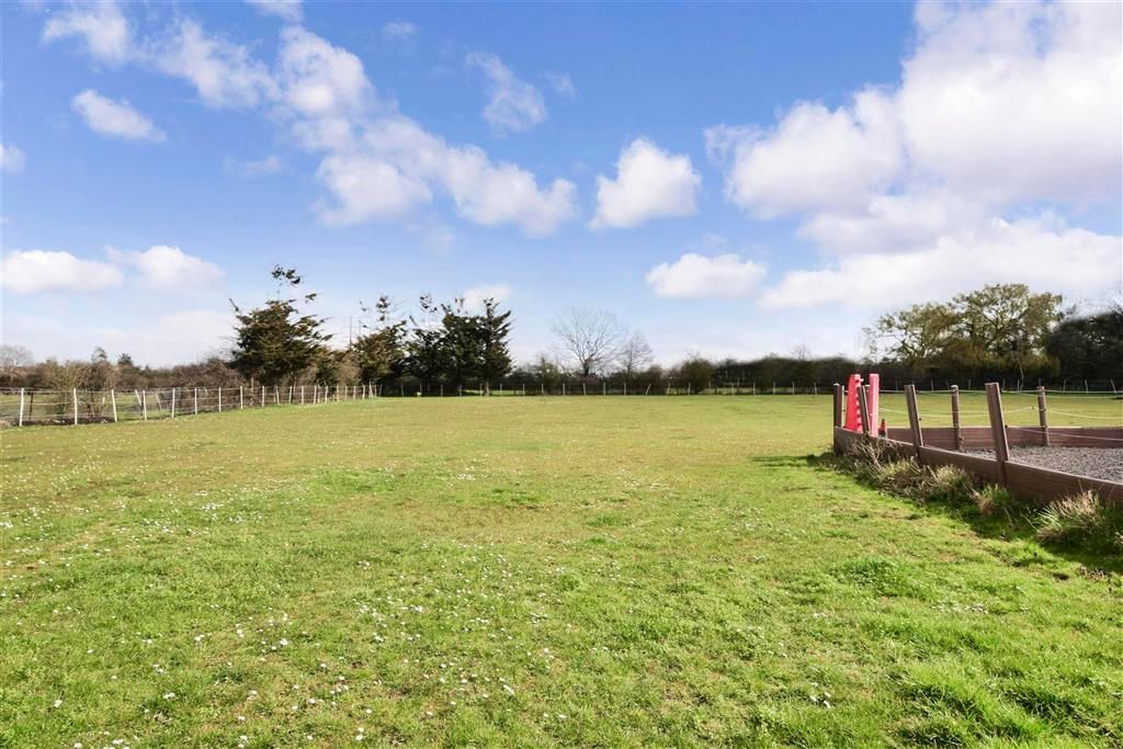 Hovefields Drive, Wickford, Essex SS12  