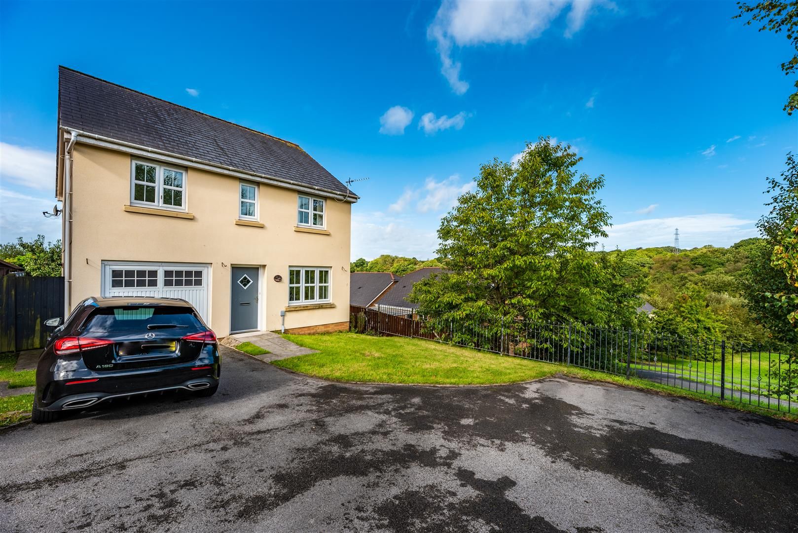 4 bed detached house for sale in Llwyn Teg, Fforestfach, Swansea SA5