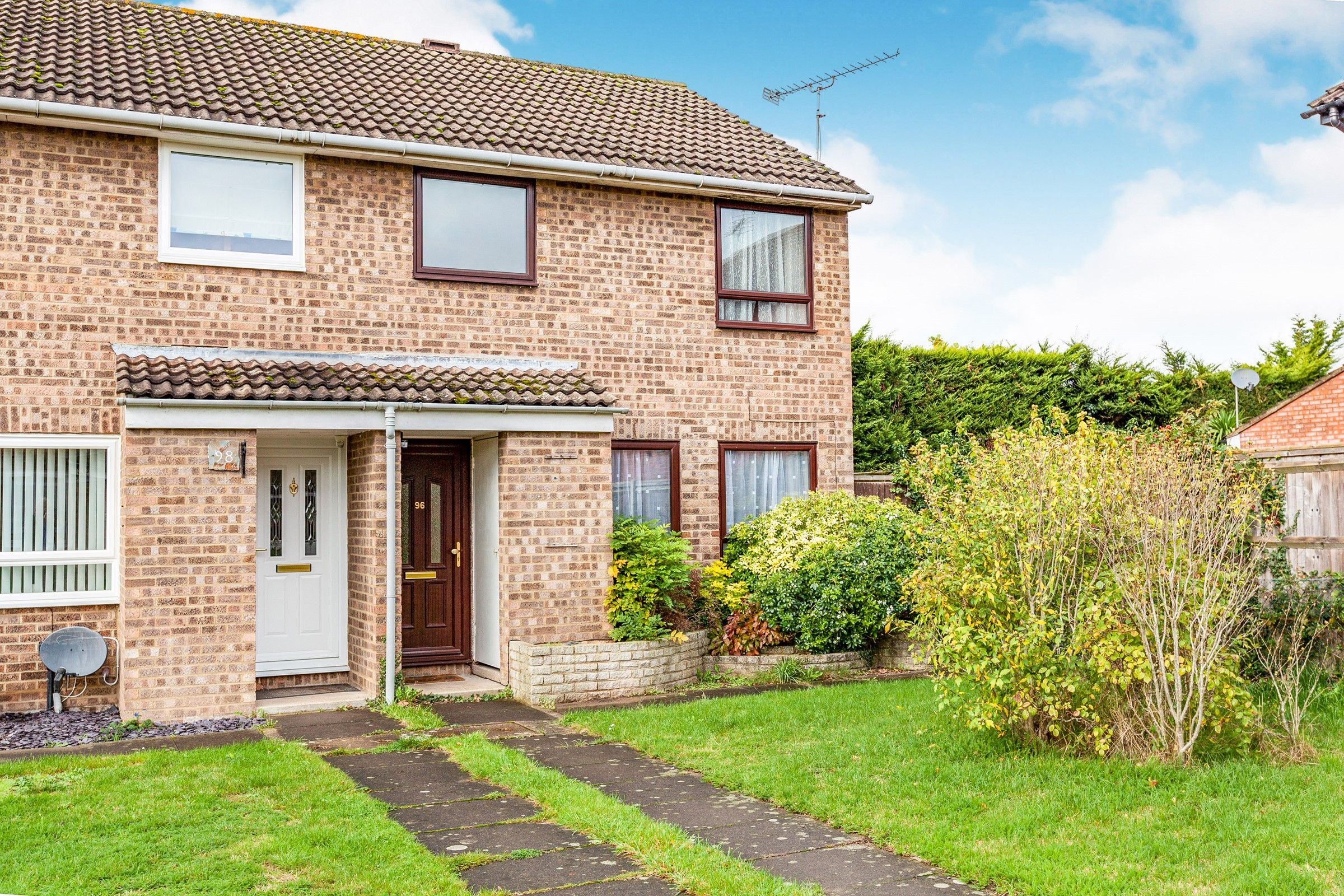 3-bed-semi-detached-house-to-rent-in-springfield-park-holyport