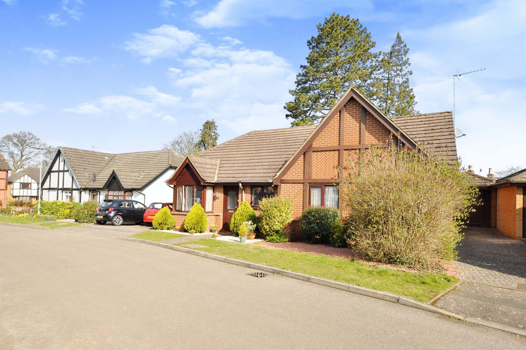 2 bed bungalow for sale in Wymington Park, Rushden NN10 Zoopla