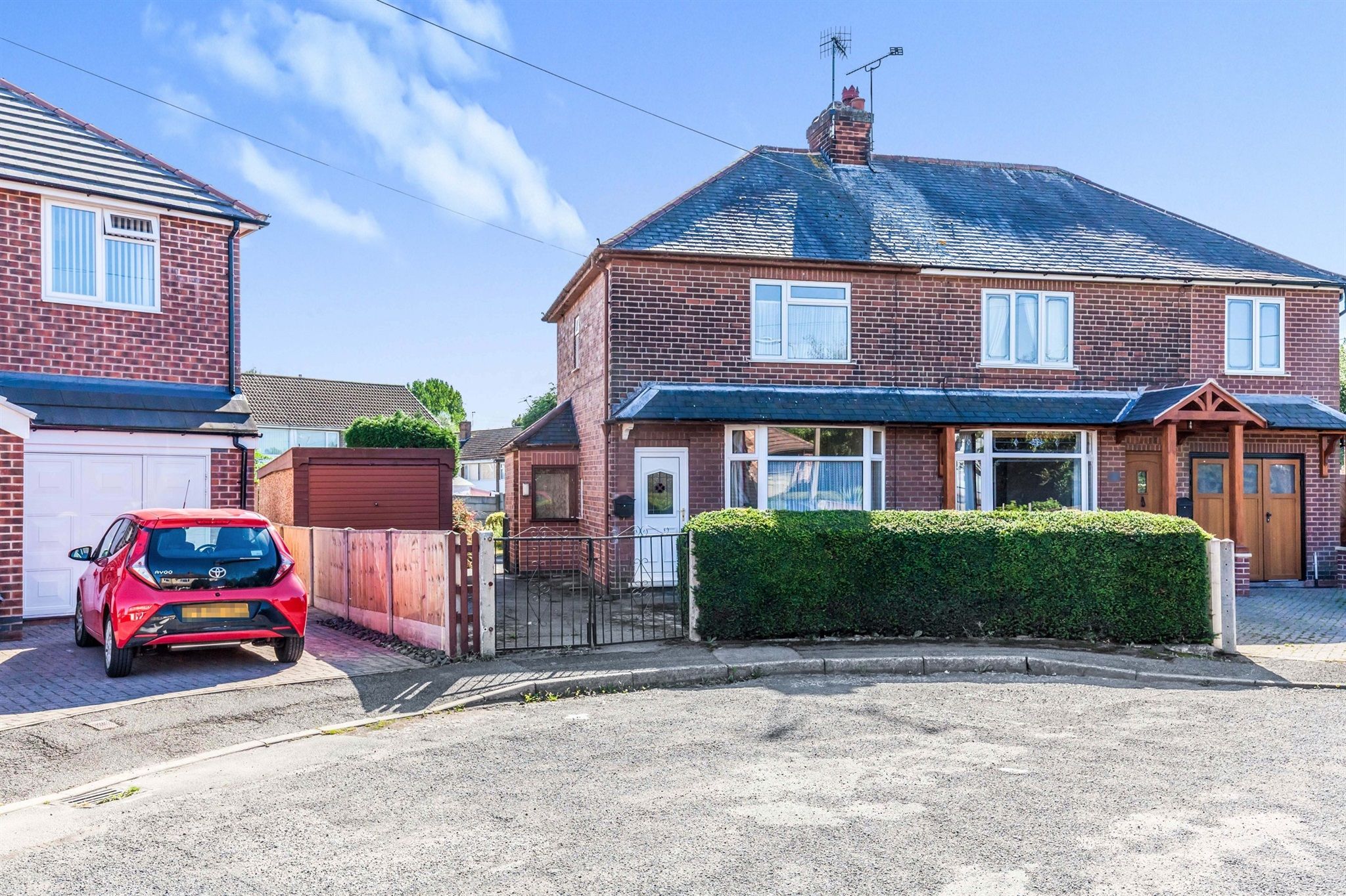 3 bed semidetached house for sale in Wigwam Grove, Hucknall
