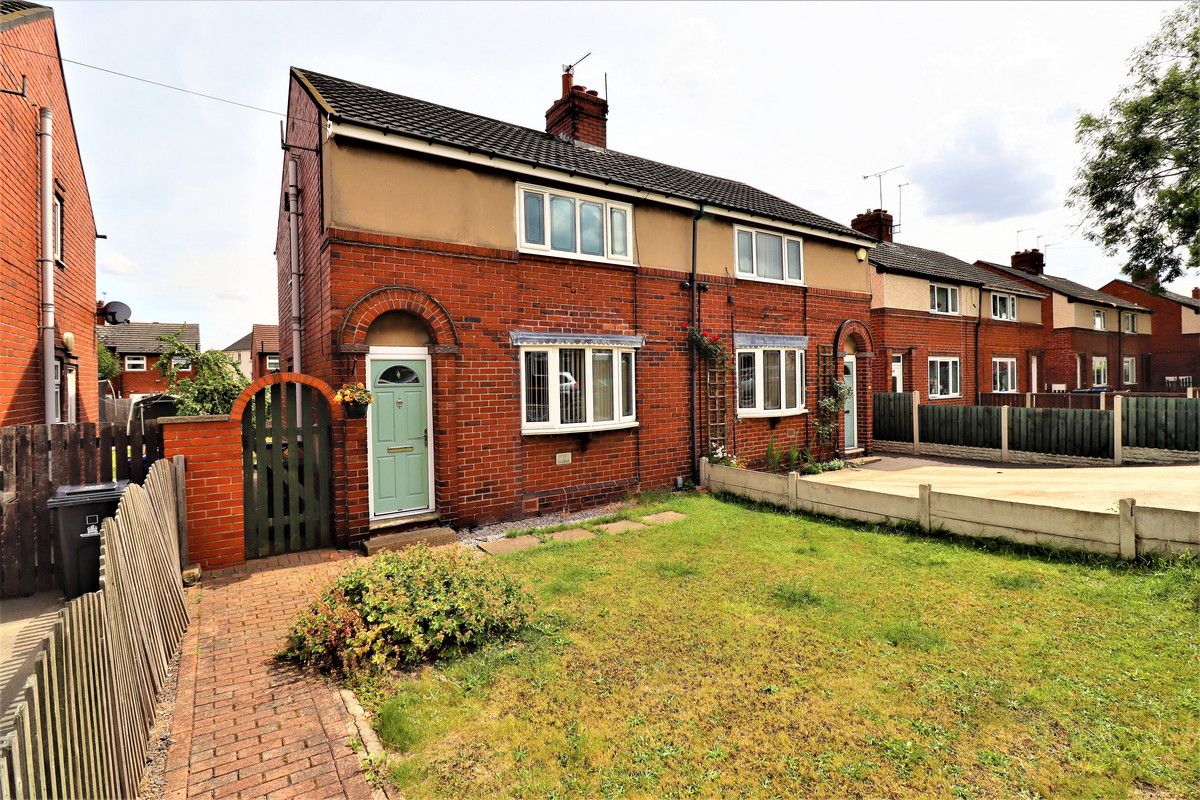 3 bed semidetached house for sale in Pontefract Road, Barnsley S71