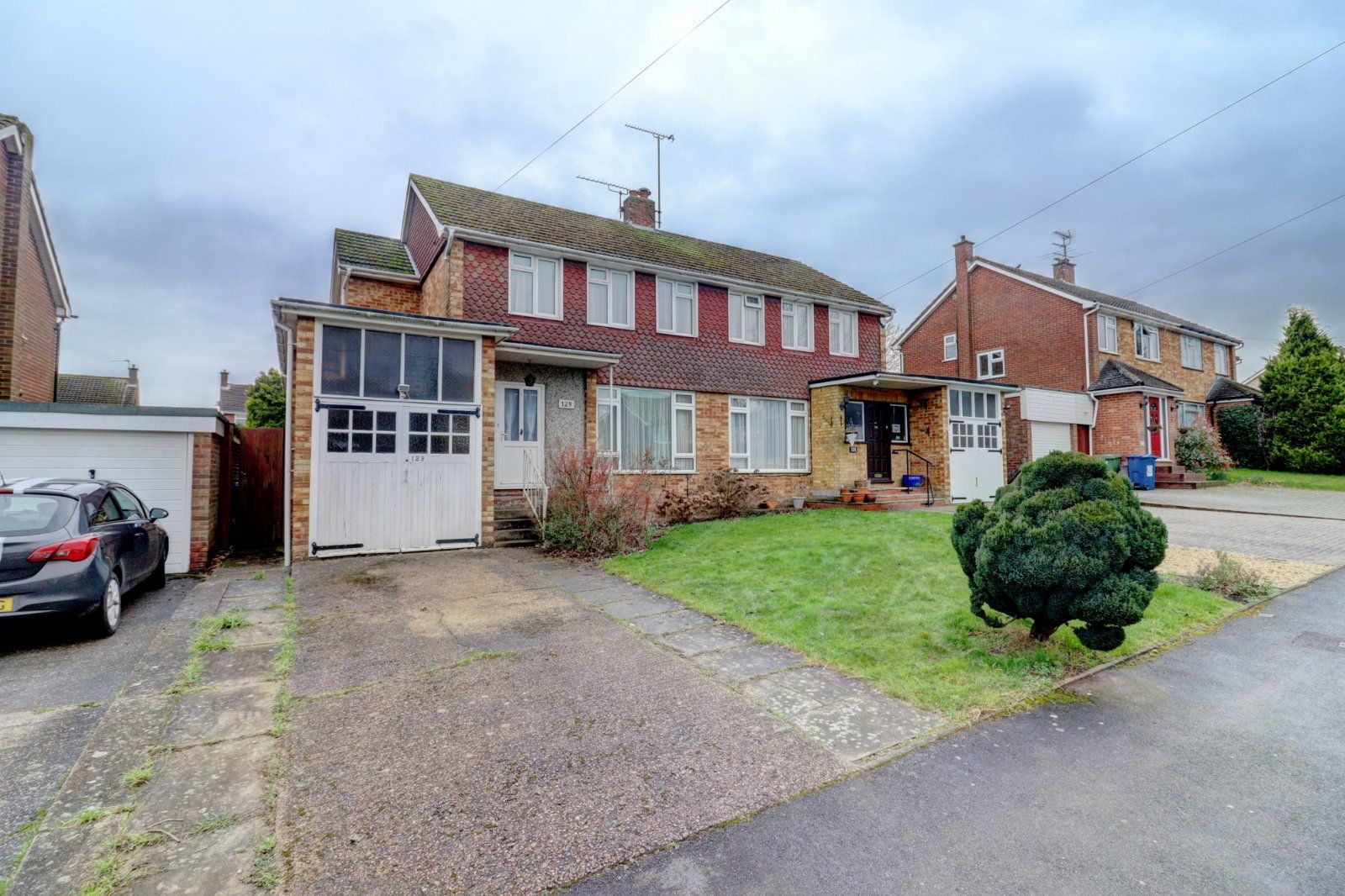 3 bed semidetached house for sale in Telford Way, High