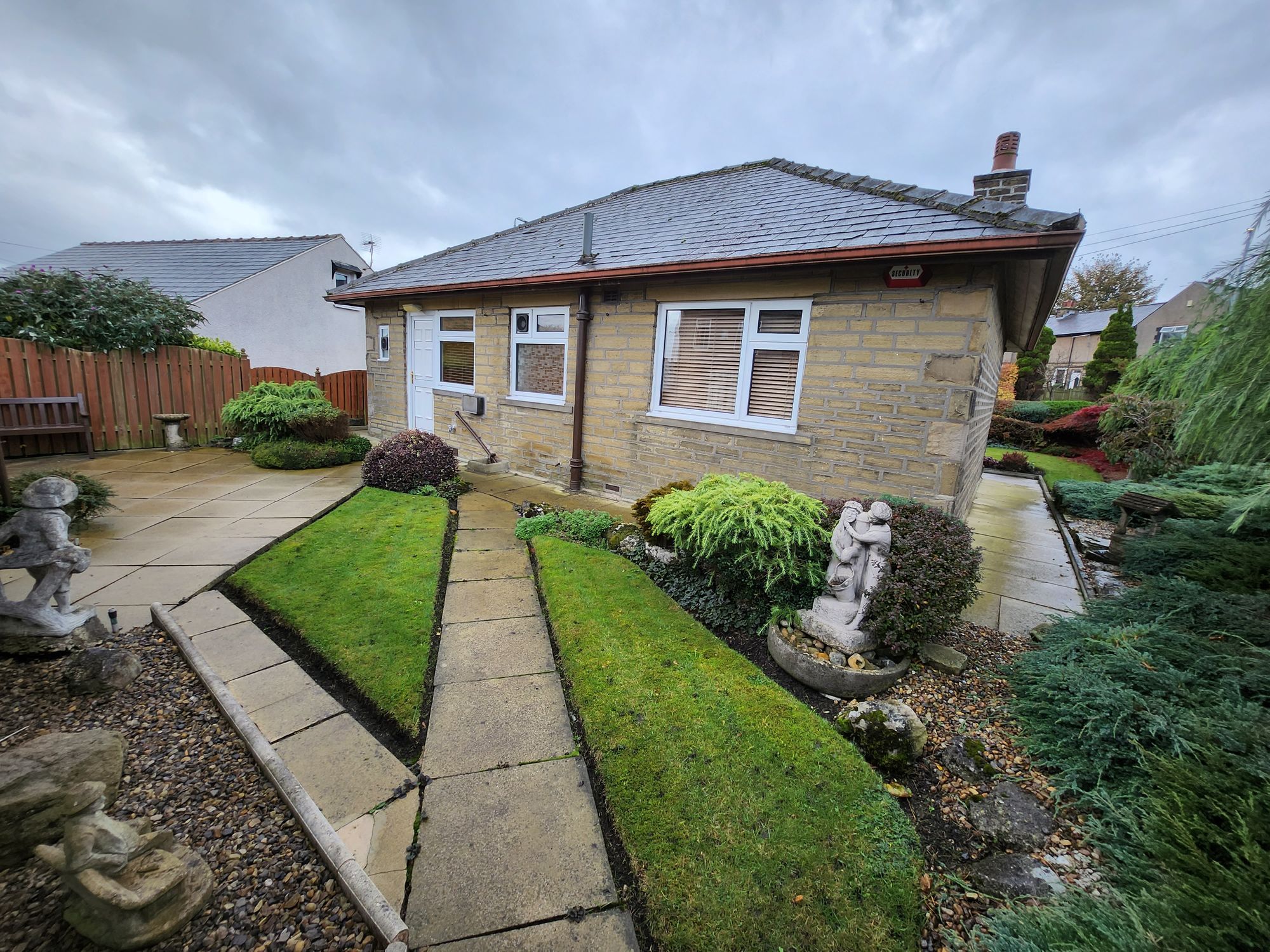 2 bed detached bungalow for sale in Windsor Crescent, Halifax HX2 Zoopla