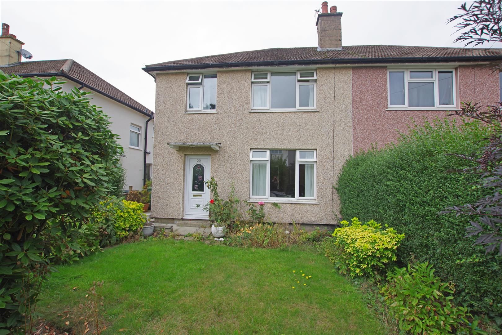 3 bed semidetached house for sale in Halton Close, Almondbury