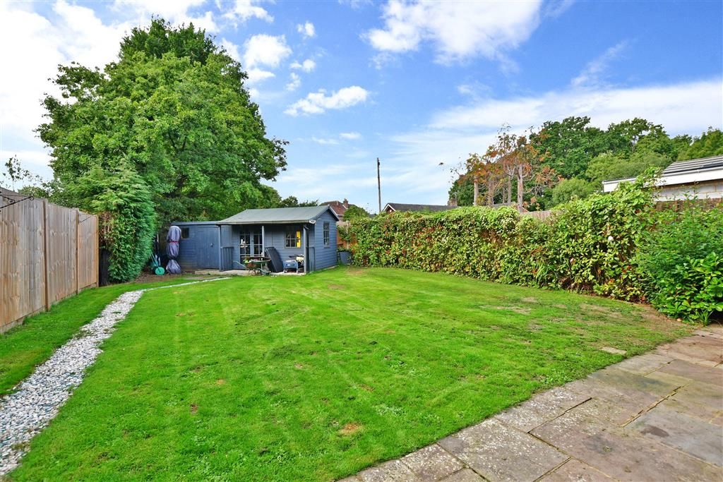 4 bed detached house for sale in The Glade, Fetcham, Leatherhead ...