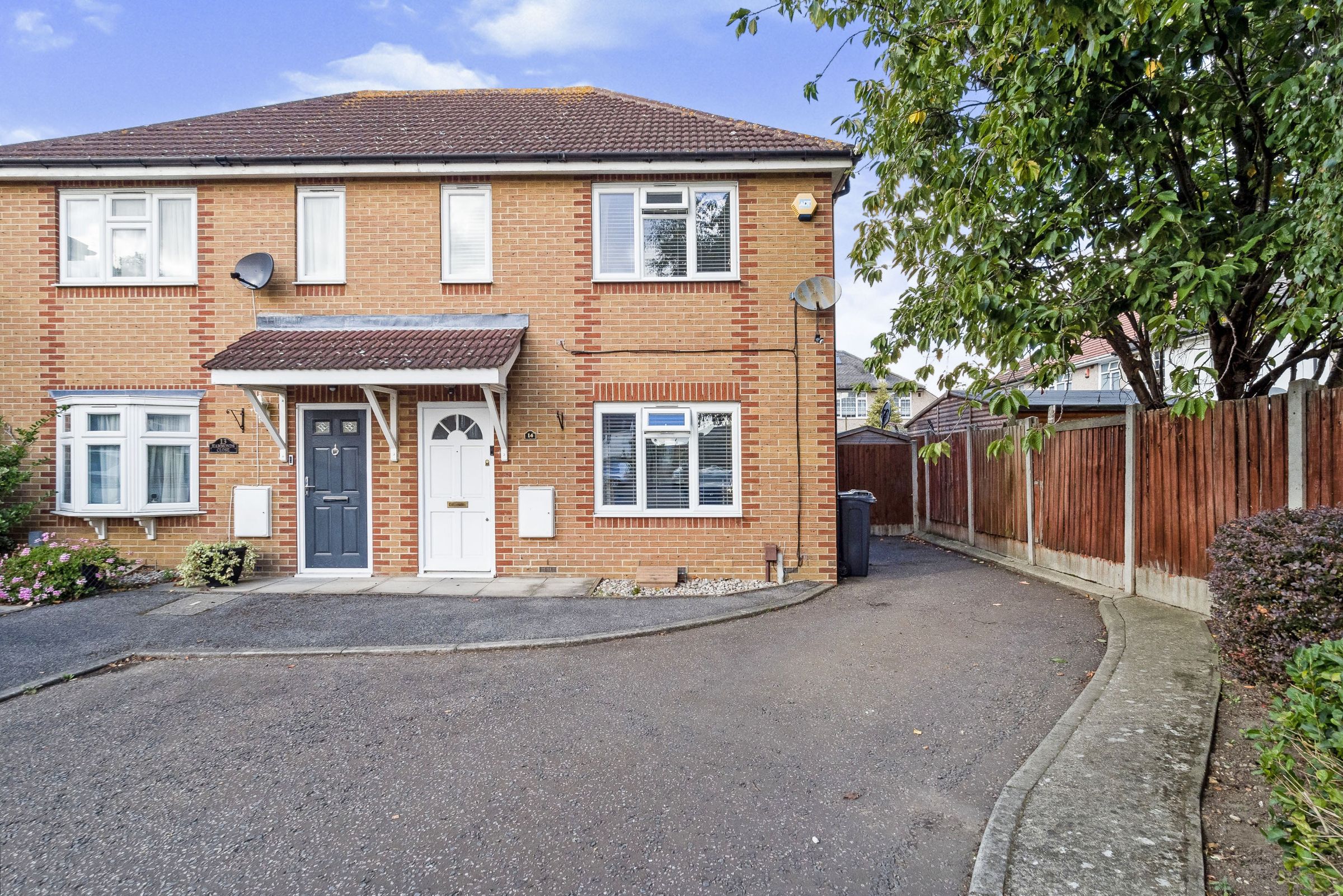 2 bed semidetached house for sale in Hammonds Close, Dagenham RM8 Zoopla