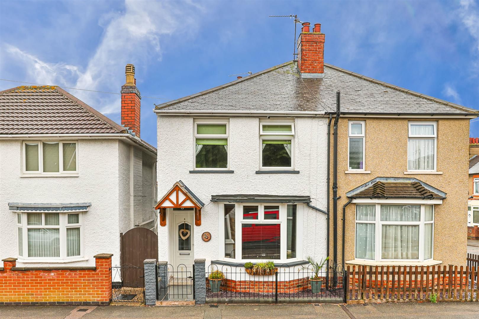 3 bed semidetached house for sale in Shakespeare Road, Kettering NN16