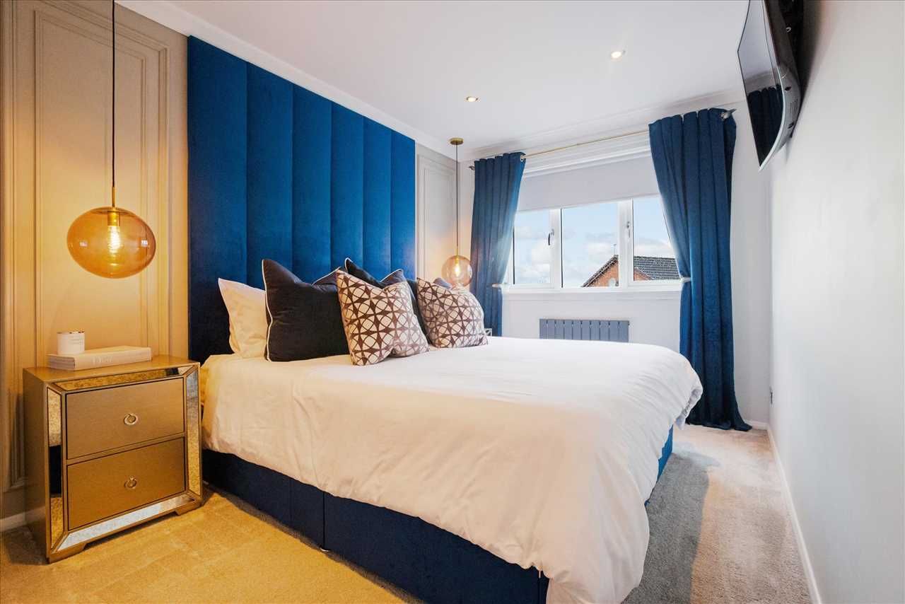 3 bed semidetached house for sale in Dunnottar Crescent, Stewartfield