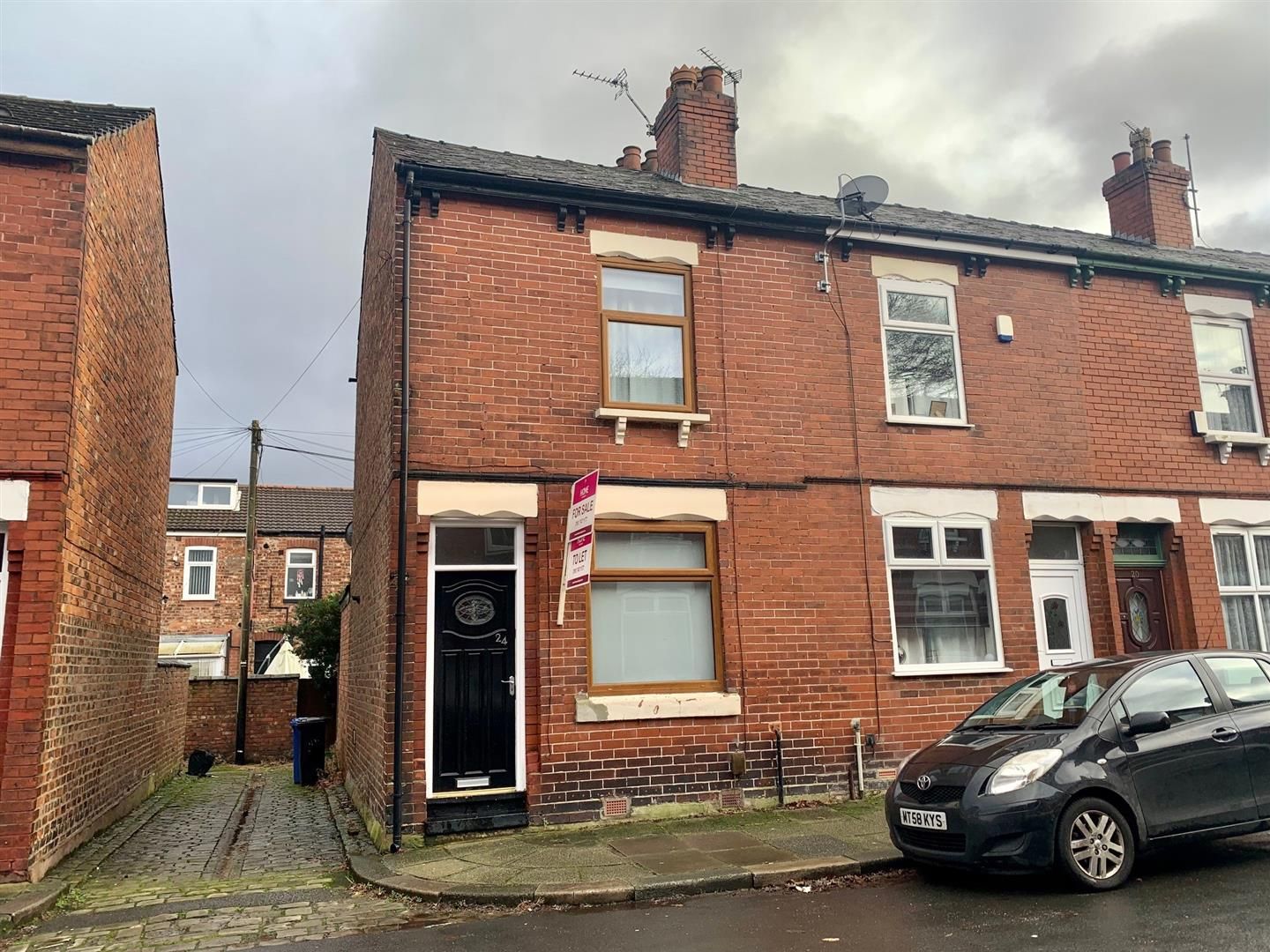 2 bed end terrace house to rent in Oak Grove, Urmston, Manchester M41