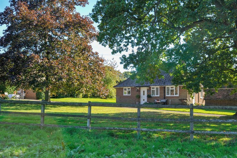 3 bed cottage to rent in Petworth Road, Haslemere GU27 Zoopla