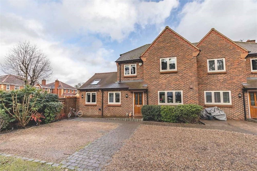 Main Drive, Richings Park, Buckinghamshire SL0  