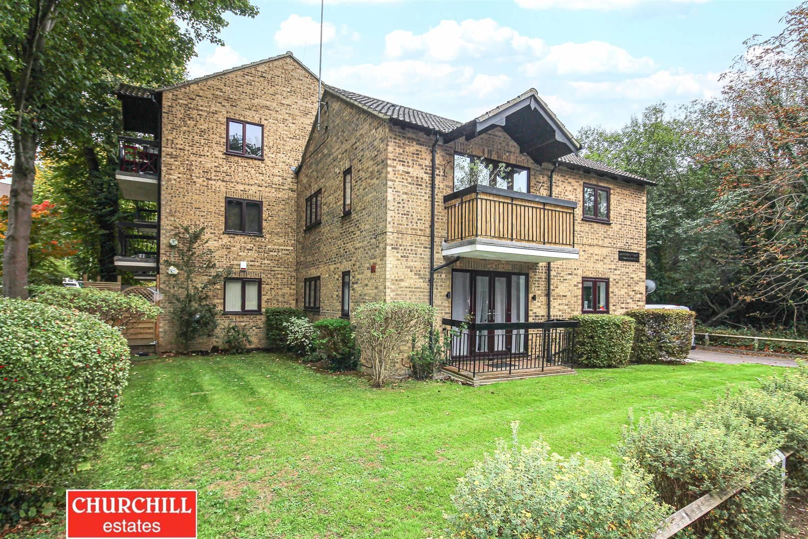 1 bed flat to rent in Bancroft Court, Epping New Road, Buckhurst Hill