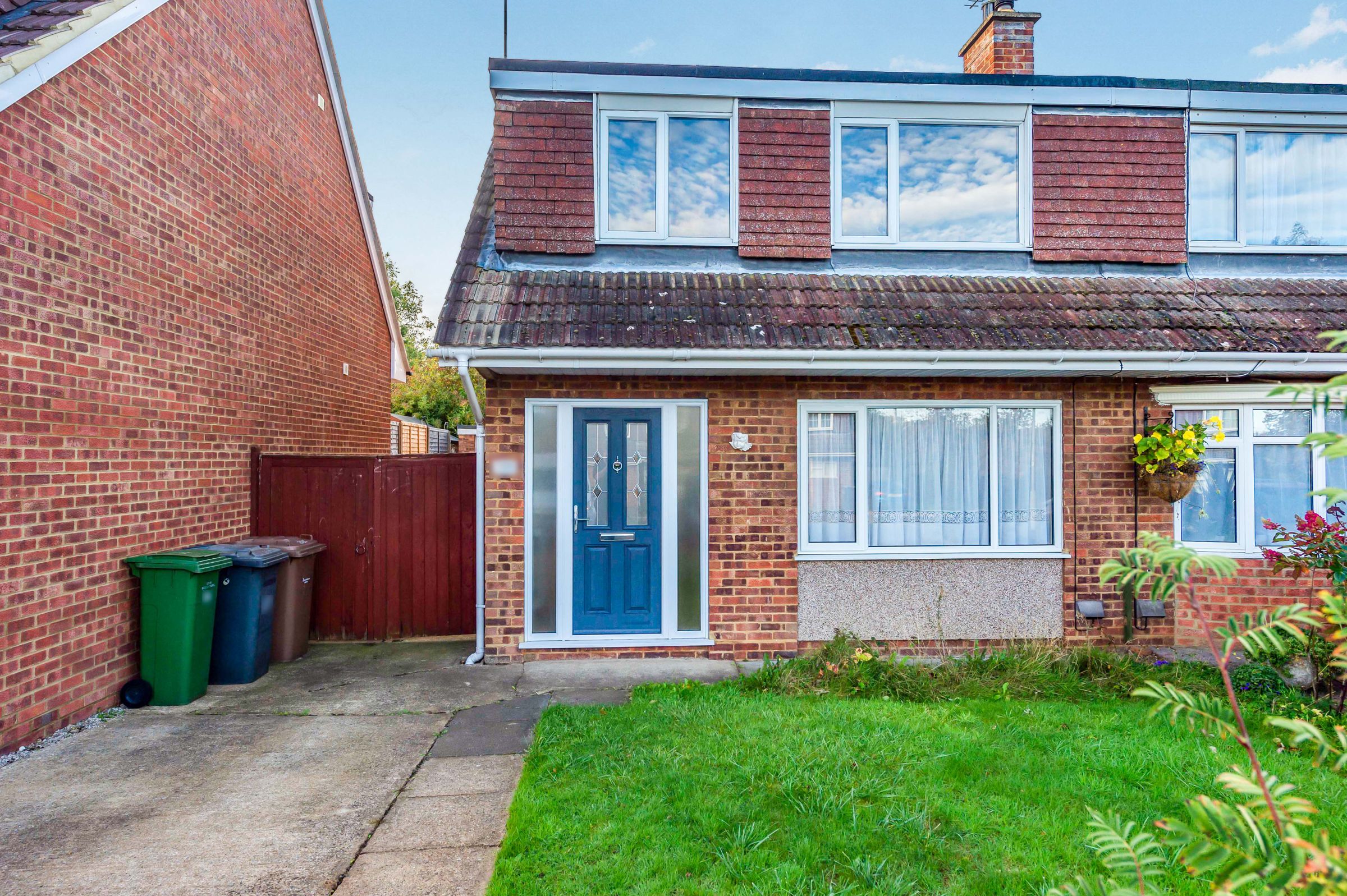 3 bed semidetached house for sale in Turnpike Drive, Luton LU3 Zoopla