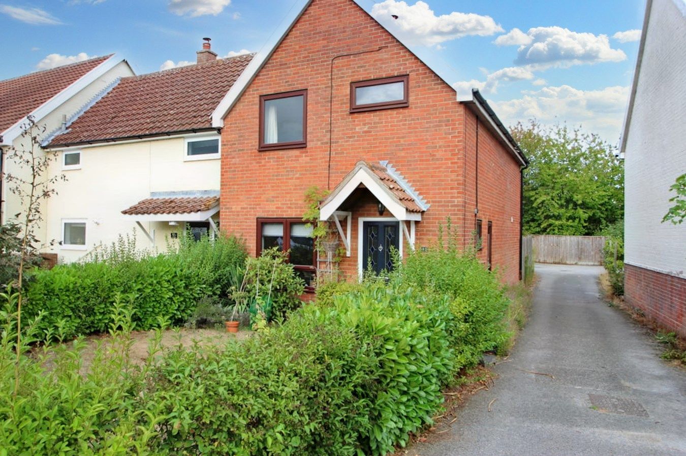 3 bed end terrace house for sale in Farriers Close, Martlesham Heath