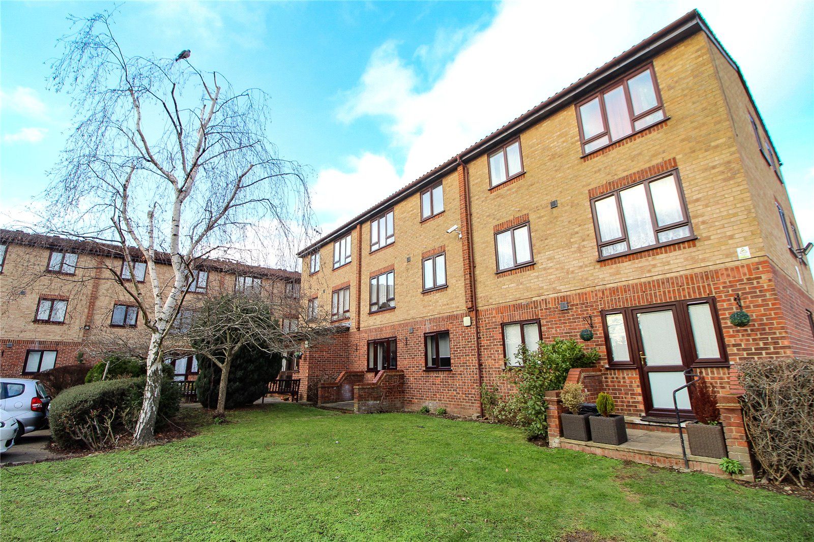 1 bed parking/garage for sale in Ainsley Close, London N9 Zoopla